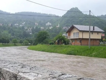 Jedna osoba upala u rijeku, potraga u toku