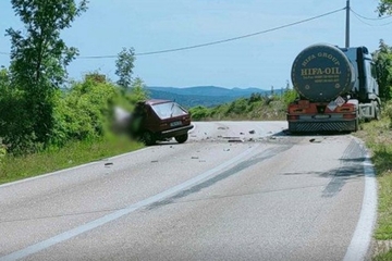 Vozač golfa poginuo u sudaru s cisternom