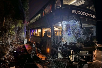 Autobus sa učenicima iz Crne Gore udario u stijenu, ima povrijeđenih