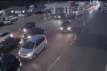 Kolone vozila na ulazu u BiH iz Hrvatske: Nestanak struje izazvao gužve na dva prelaza