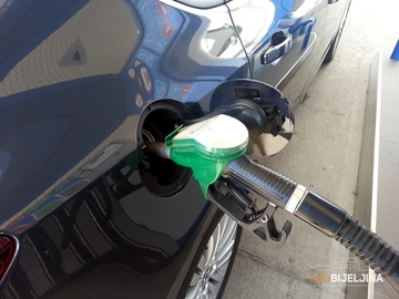 Nasuo 130 KM goriva na pumpi u Banjaluci i pobjegao