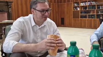 Vučić sa ministrima podijelio pola kile parizera, majonez, dva jogurta i hljeb (VIDEO)