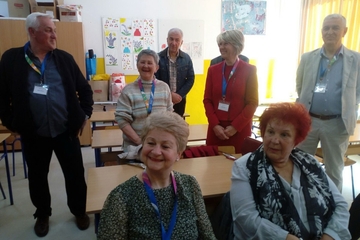 Susret generacije u učionici nakon 50 godina