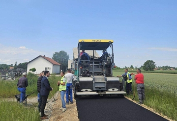 Bijeljina: Počelo asfaltiranje puta u Batkoviću - novi asfalt za bolje i sigurnije uslove saobraćaja