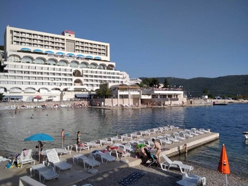Učenici vraćeni s ekskurzije u Neumu: Otrovali se hranom u hotelu