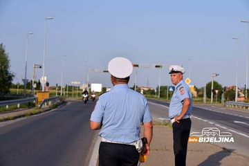 Policijska potjera u Bijeljini: Došao kupiti auto, ukrao ga, pa sletio u njivu