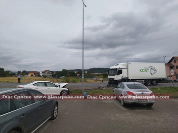 Teška saobraćajna nesreća na ulazu u Modriču, ima stradalih!