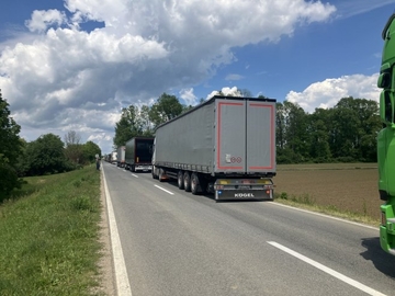 Kolona kamiona pred GP Donja Gradina duga više od dva kilometra