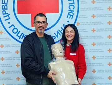 Bijeljinski doktor Slobodan Stanišić 22 pokrenuo srce koje je prestalo da kuca: Crveni krst donirao Hitnoj lutku za reanimaciju (FOTO)