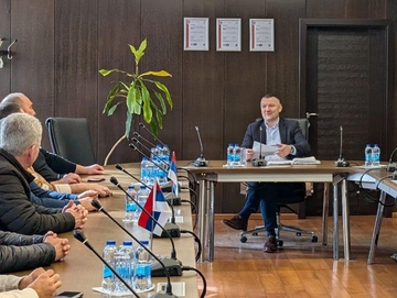 Giganti: U RiTE Ugljevik se prevrnuo bager, sad nagrađuju svoje radnike jer su ga izvukli 