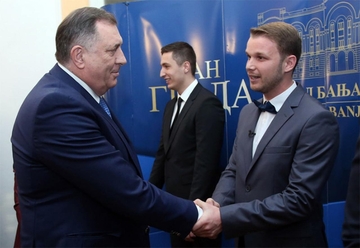 Stanivuković i Dodik o odnosima prema LGBT-u: Porodica ima majku i oca