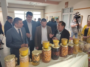 U Loparama mini sajam pčelarstva