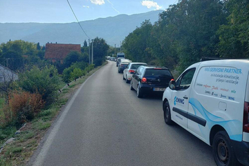 Teška saobraćajna nezgoda na putu u blizini manastira Ostrog