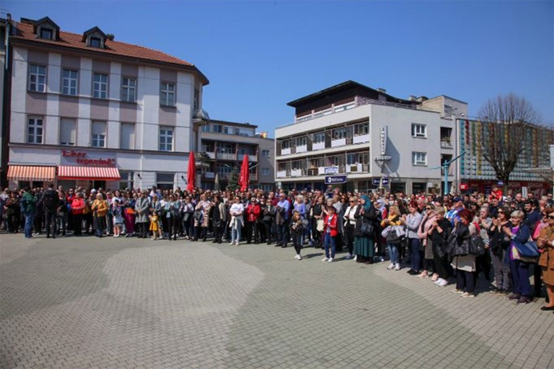 Protesti u Bihaću zbog smrti porodilje i bebe: 
