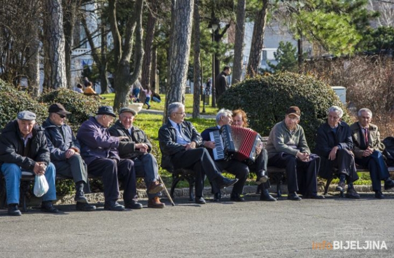Dodik: Od maja veće penzije, a od avgusta plate