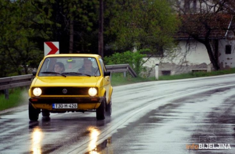 OPREZ VOZAČI zbog mokrih i klizavih kolovoza