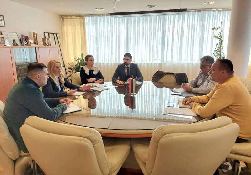 NASTAVNICIMA POVIŠICE OVE GODINE Trivićeva sa sindikalcima o primanjima zaposlenih u oblasti obrazovanja i kulture