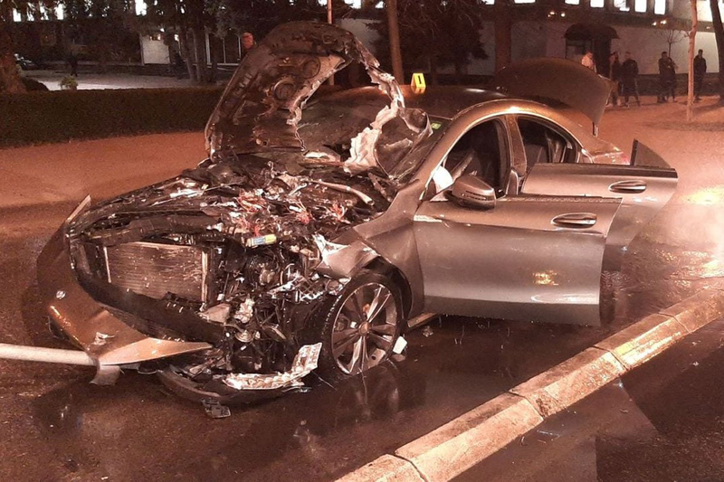 Napao vatrogasca koji mu je pomagao dok je gorio mercedes u Banjaluci