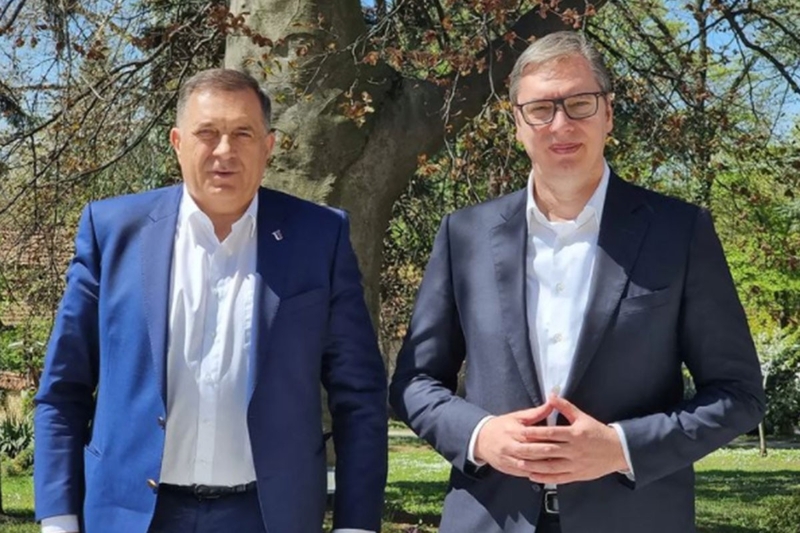 Vučić sa Dodikom: Ne prihvatamo primenu bonskih ovlaštenja