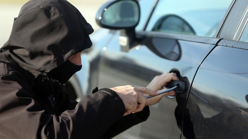 Noćima mu krali dijelove sa auta i kamiona