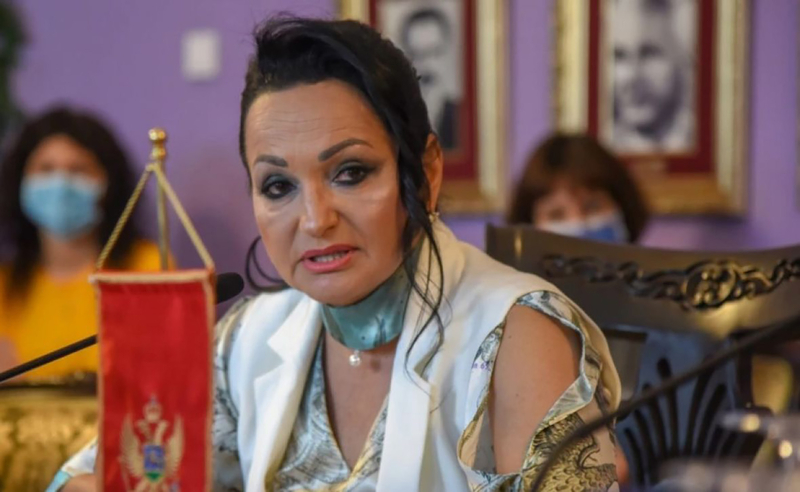 Razbijenim ogledalom HTJELA PRESJEĆI VRAT: Detalji pokušaja samoubistva Medenice lede krv u žilama