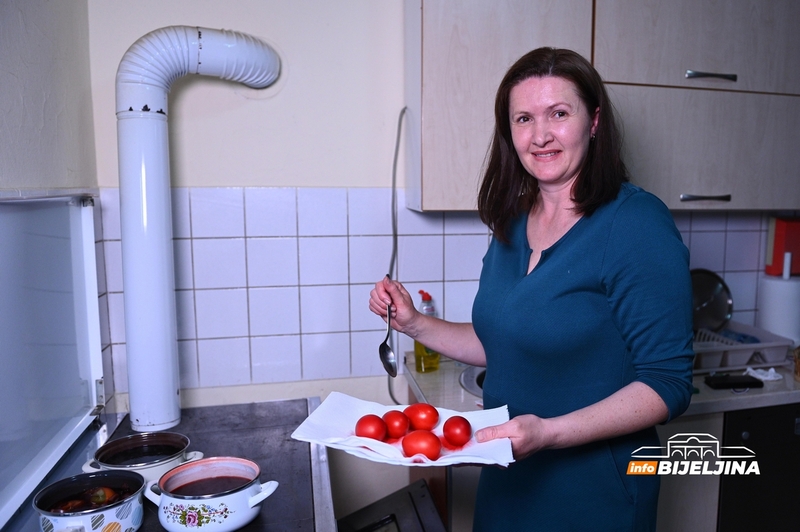 Vrijedne semberske domaćice danas farbaju jaja: Otkrile su nam tajne koje su naučile od svojih baka