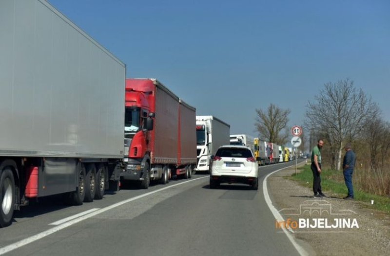 Gužve na putevima u BiH, najveća frekvencija saobraćaja na granicama