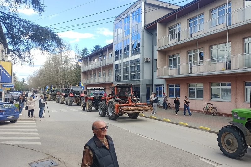 Protest urodio plodom - mljekarima 150 KM po muznom grlu