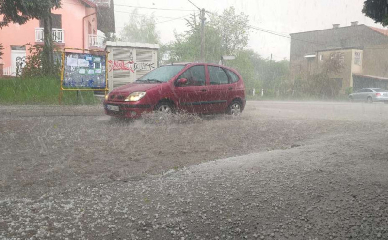 Nevrijeme praćeno gradom pogodilo Tuzlu