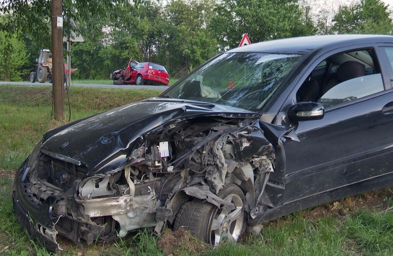 TEŠKA NEZGODA Djevojka povrijeđena u sudaru kod Bijeljine prevezena na UKC u Banjaluku (FOTO)