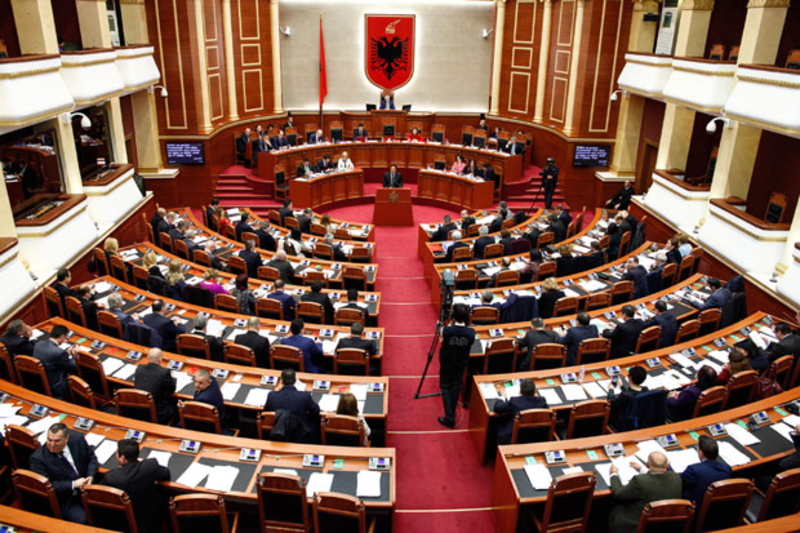 Albanski parlament odbacio rezoluciju o Srebrenici