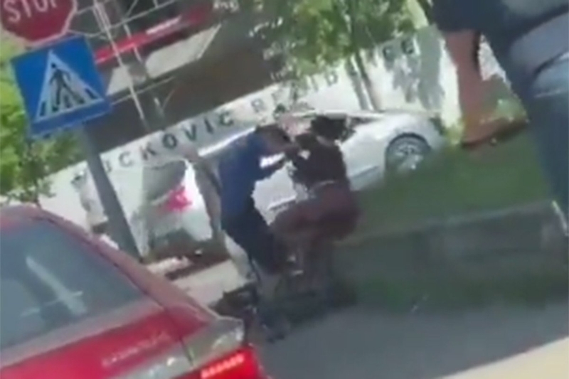 INCIDENT U CENTRU GRADA: Dvije žene se potukle u Banjaluci (VIDEO)