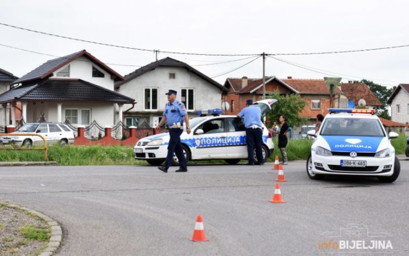 Teška nesreća kod Osmaka: Jedna osoba poginula, tri povrijeđene